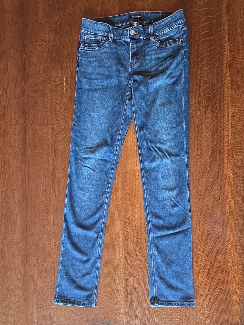 White House Black Market Women's Skinny Jeans in Dark Blue Denim 2R Slim